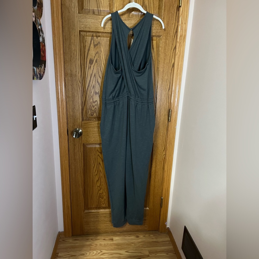 Maurice’s green jumper size XL.